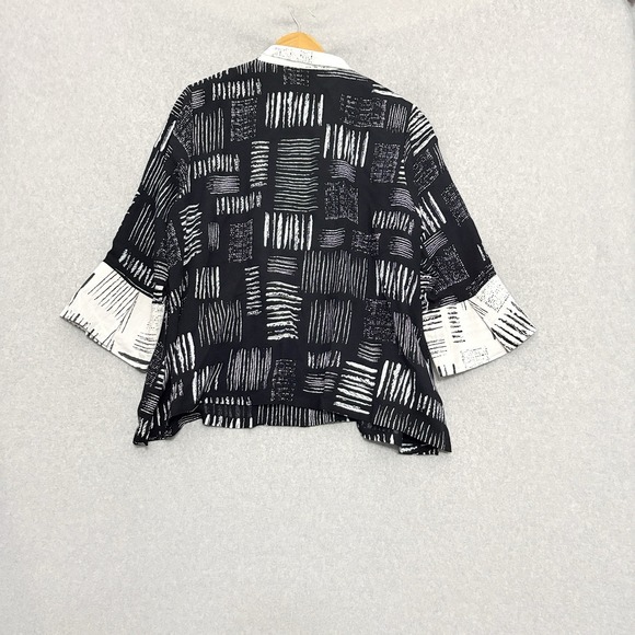 Ali Miles Womens Top Size 1X Black White Mixed Media Artsy Lagenlook Button - Picture 2 of 6